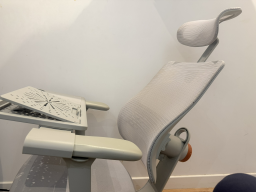 Chaise ergonomique premium pour bureau, télétravail et gaming avec support ordinateur intégré