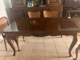 Grande table de salle à manger