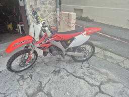 Moto cross Honda 125 en bon état