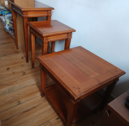 Ensemble de 3 tables de salon ARTCOPI en cerisier massif