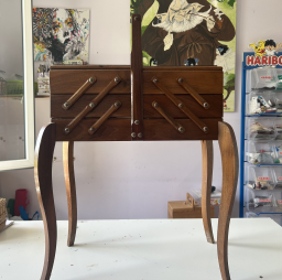 Grande travailleuse en bois