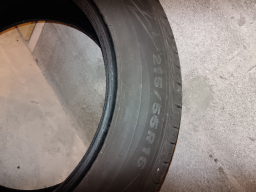 2 pneus d'été 215/55 R16 quasi neufs – 3000 km