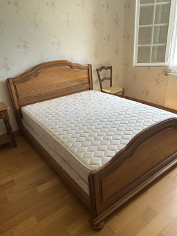 Lit avec sommier et matelas