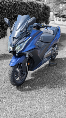 Kymco AK 550 en bon état