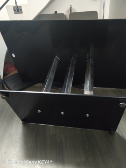 Table de salle à manger design - 90 €