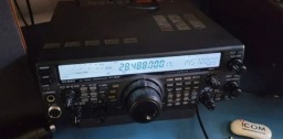 Yaesu FT-847 – Transceiver radioamateur HF/VHF/UHF
