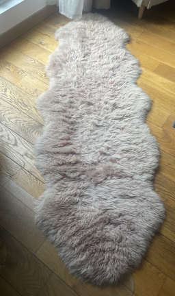 Tapis mouton rose – environ 2 m